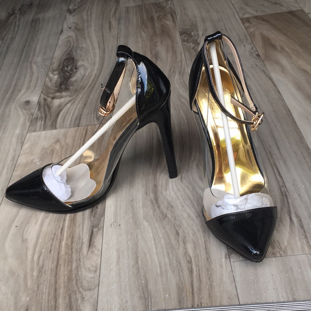 Black Pumps